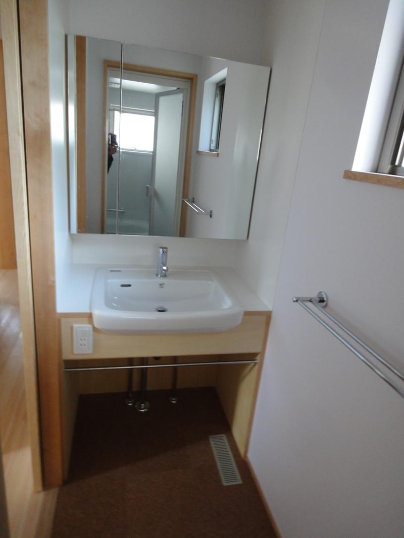 Wash basin, toilet. (December 2013) Shooting