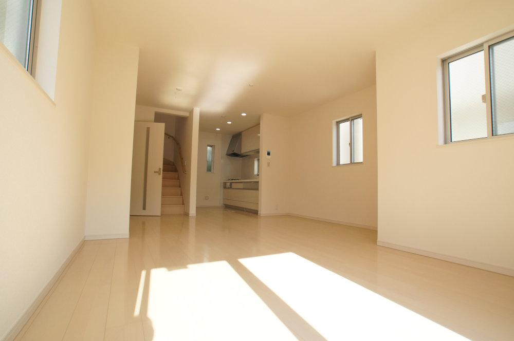 Living. Open living gave birth a nice smile, Brightly, pleasant, And produce a healing space.