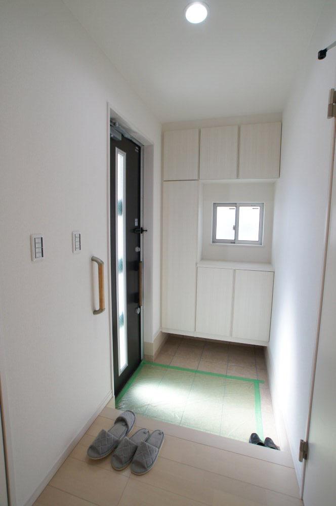 Other introspection. And spacious foyer is open, Substantial storage capacity is us with clean production around the entrance.