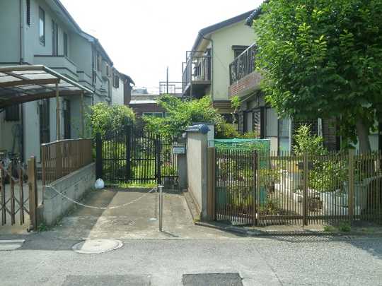 Local land photo. Site entrance Frontage: about 3.2m