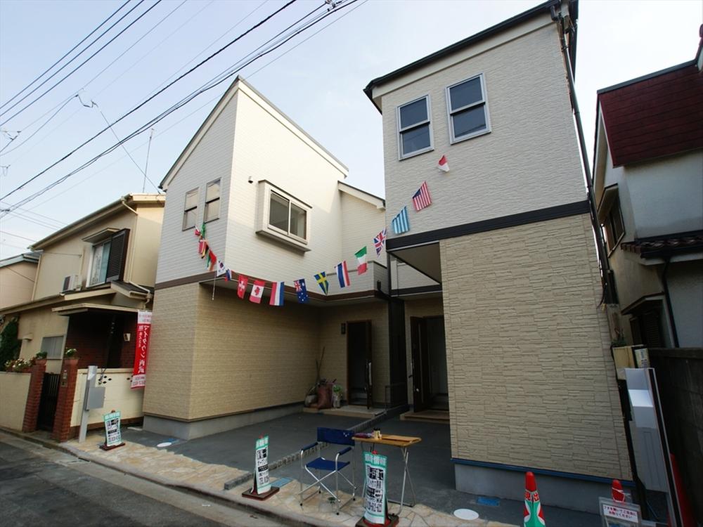 Local appearance photo. Leafy quiet residential area