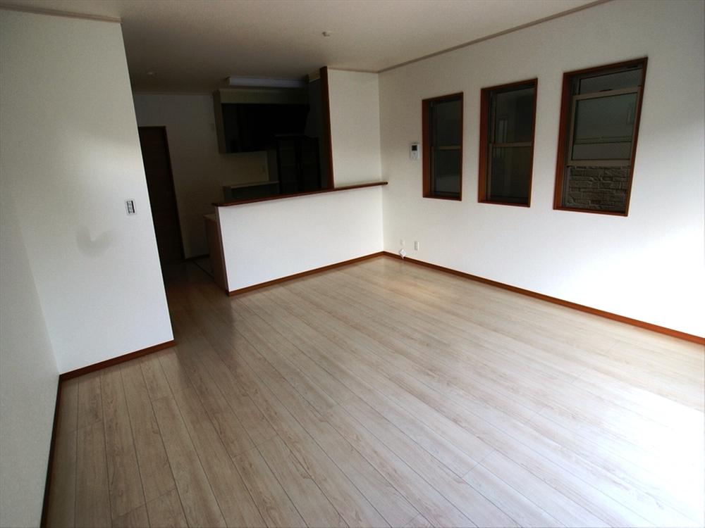 Living. <A Building Living> Spacious 18.3 Pledge! Beautiful flooring of wood grain