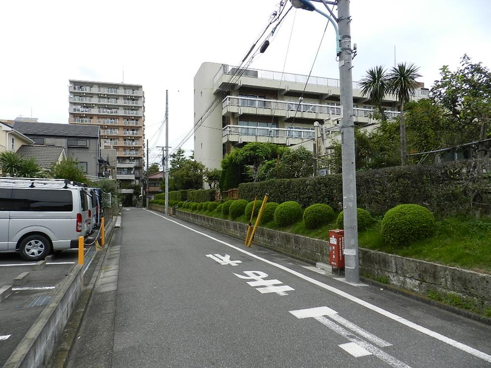 Streets around. 100m to local