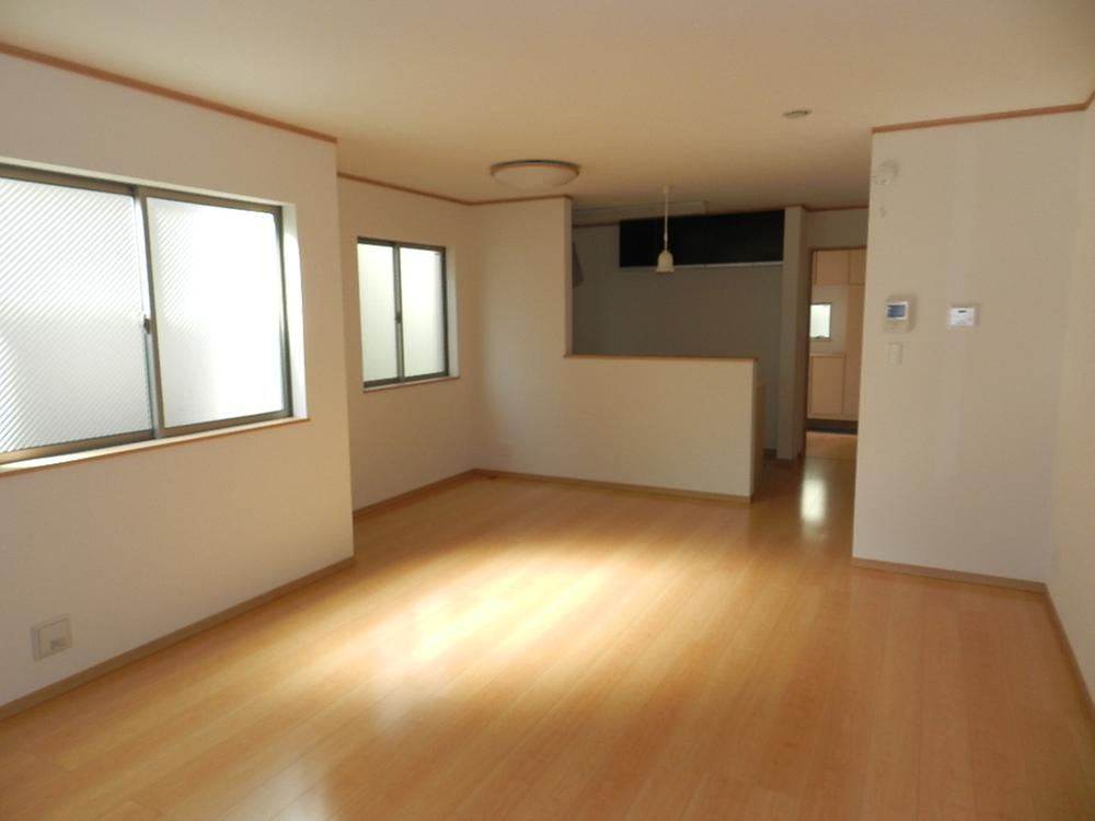 Same specifications photos (Other introspection). Same specifications living