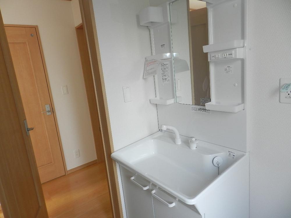 Same specifications photos (Other introspection). Same specifications washbasin, Shower