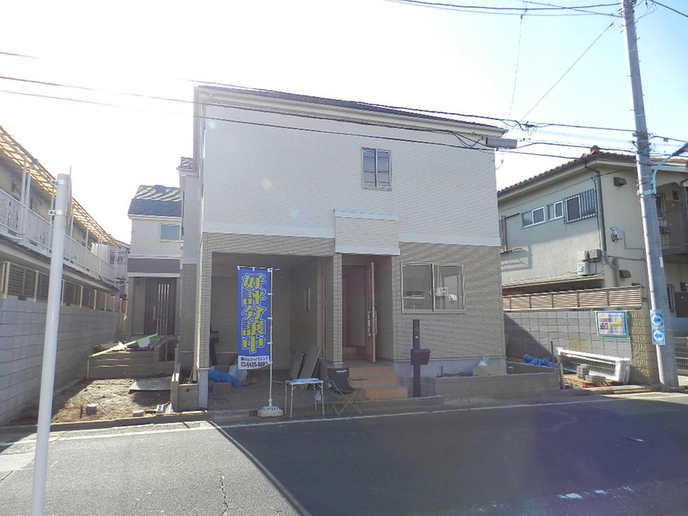 Local appearance photo. A quiet residential area which is defined by 6m public road surface