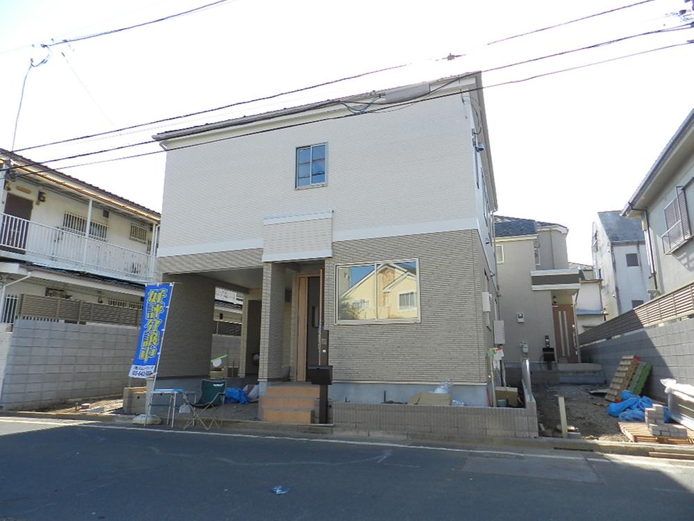 Local photos, including front road. Building completed, You can preview.