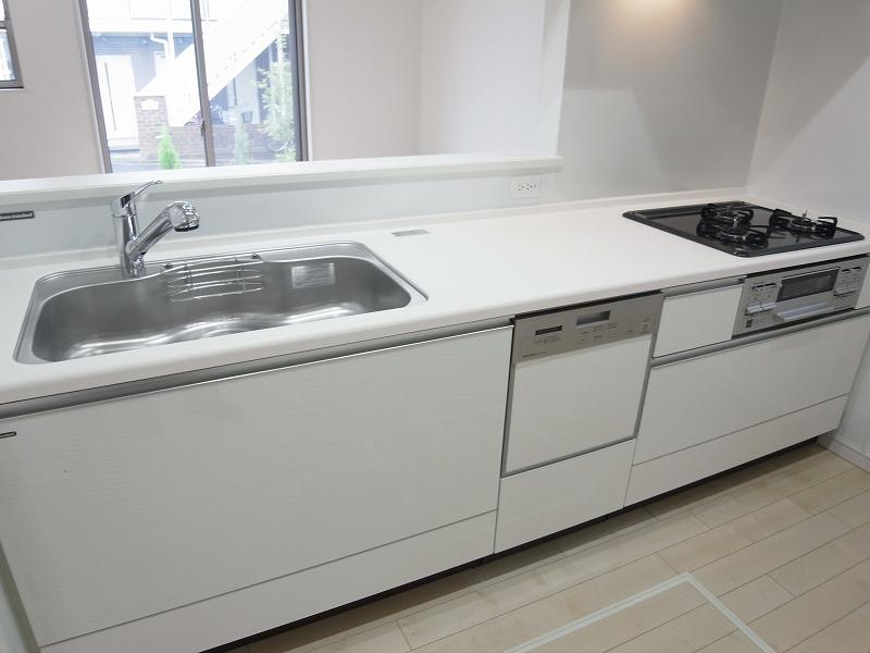 Same specifications photo (kitchen). Seller construction cases _ Kitchen