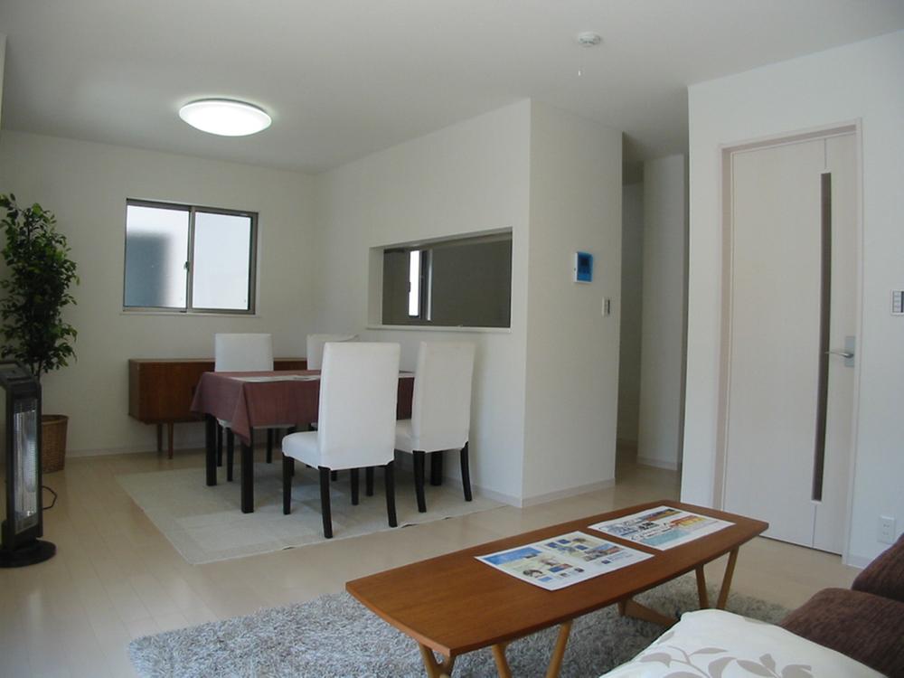 Same specifications photos (living)