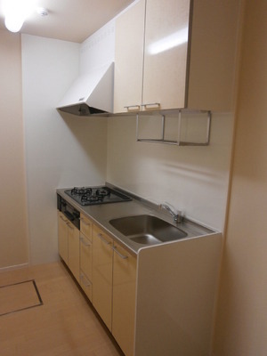 Kitchen.  ◆ Gas 3-neck ・ Also it comes with a kitchen floor with storage grill ◆