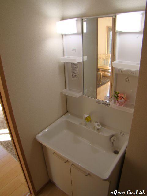 Wash basin, toilet. Indoor (11 May 2013) Shooting