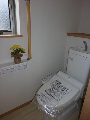 Toilet. Indoor (12 May 2013) Shooting