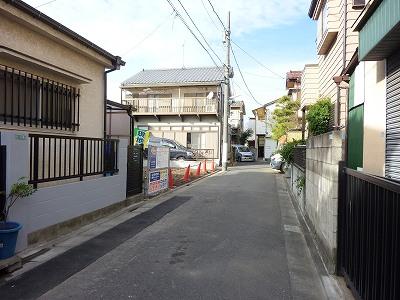 Local photos, including front road. Local (12 May 2013) Shooting