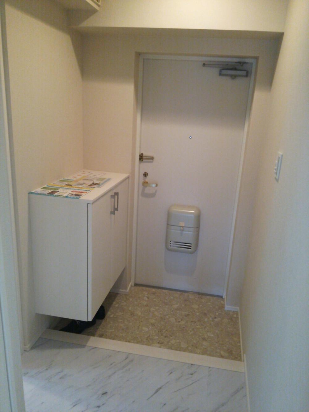 Entrance. Local (11 May 2013) Shooting