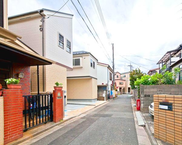 Local photos, including front road. Local (September 2013) Shooting