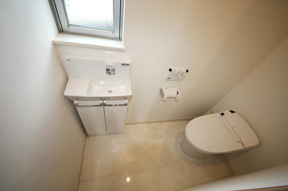 Toilet. Tankless toilet