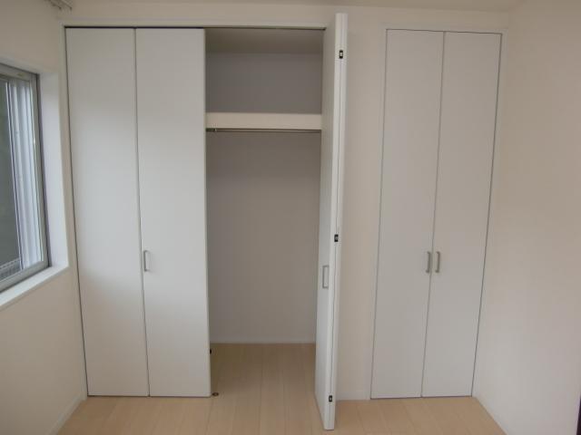 Receipt. Western-style closet. Every room in the closet, There is a greater depth. 