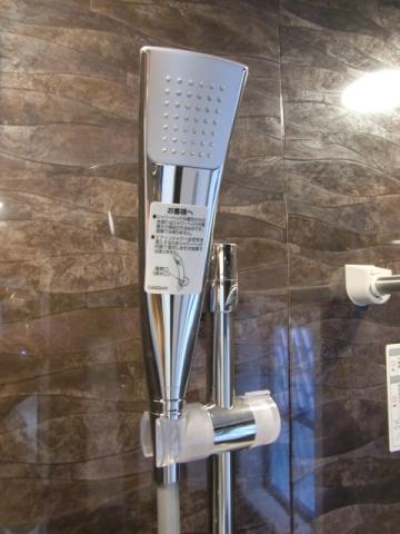 Bathroom. Shower nozzle stick type. Since the slide hook has been adopted, Ease of use is very good. 