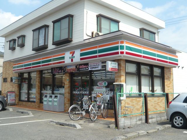 Convenience store. 180m to Seven-Eleven (convenience store)