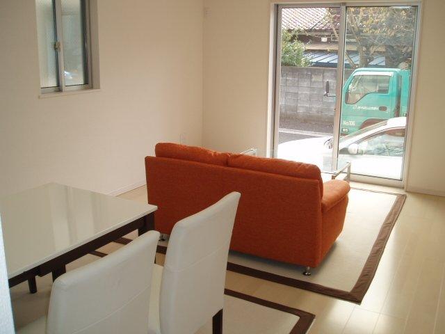 Same specifications photos (living)