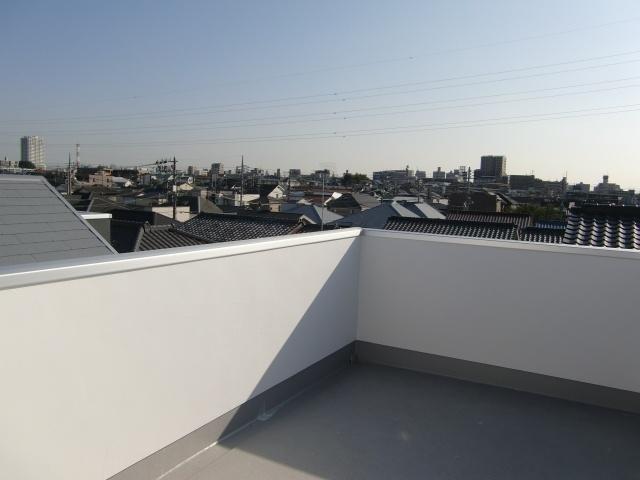 Other. The view from the roof balcony with about 7 Pledge is Good!  Best is to barbecue or meteor shower observation. 