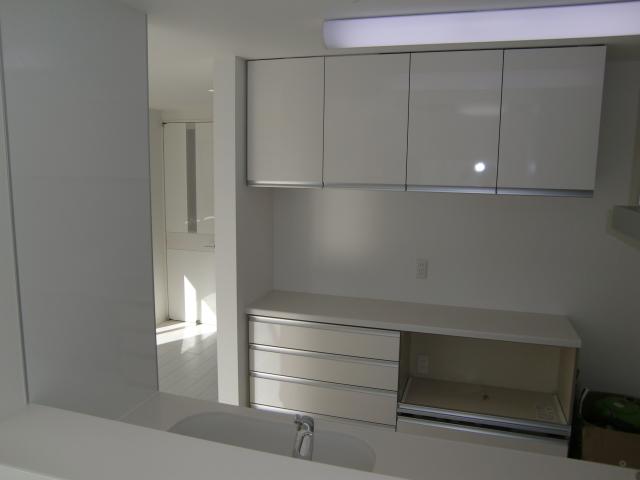 Kitchen. Behind the open kitchen is marked with a cupboard. Storage capacity is also one ranking. 