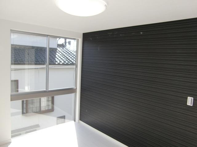 Non-living room. Accent cross the east side Western-style. 