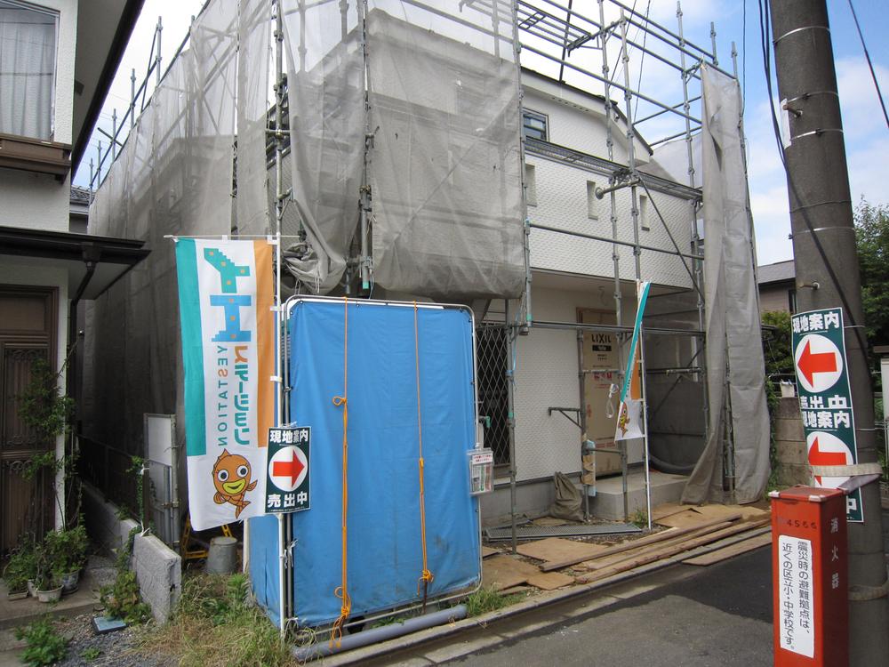 Local appearance photo. Local (September 2013) Shooting September 24,, Outer wall (siding board) was end tension. Another soon scaffolding will come off! Building also work in progress, By all means, please visit.