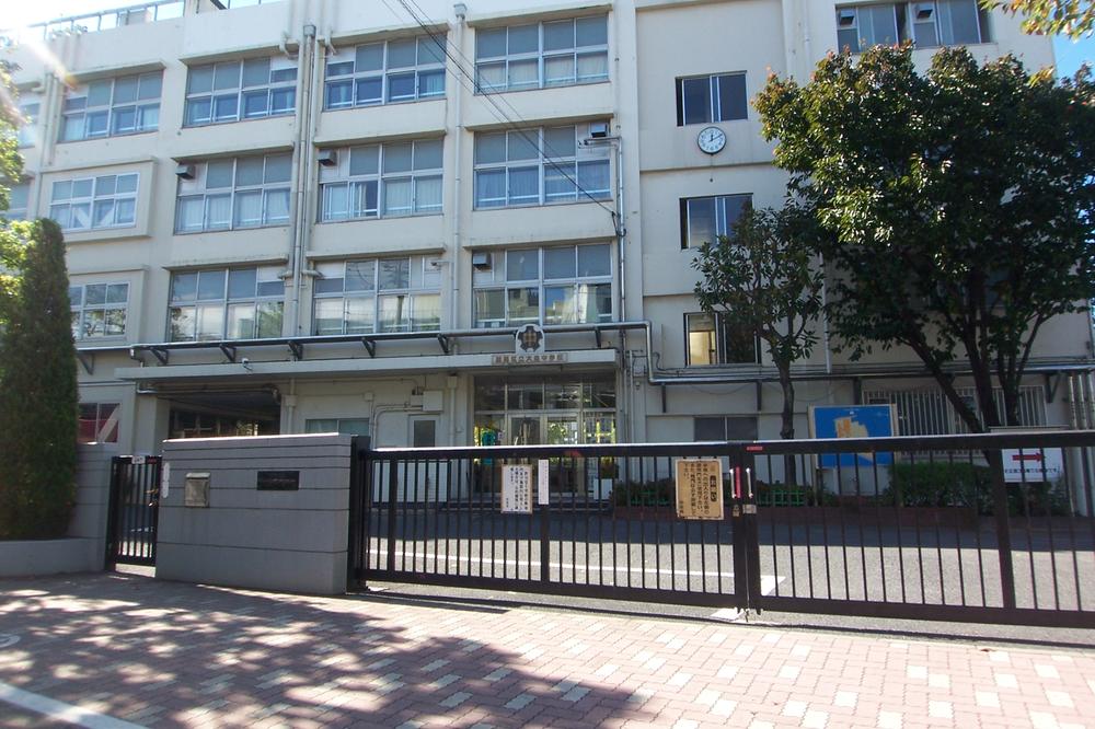 Junior high school. 802m to Nerima Oizumi Junior High School