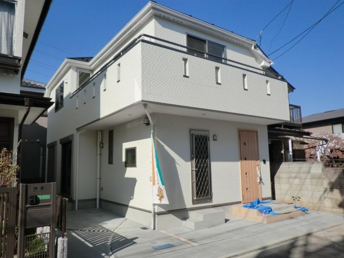 Local appearance photo. Local (12 May 2013) shooting outside the structure ・ The sunshine drenched from the southeast side, which was furnished, including complete, Please check all means in the field.