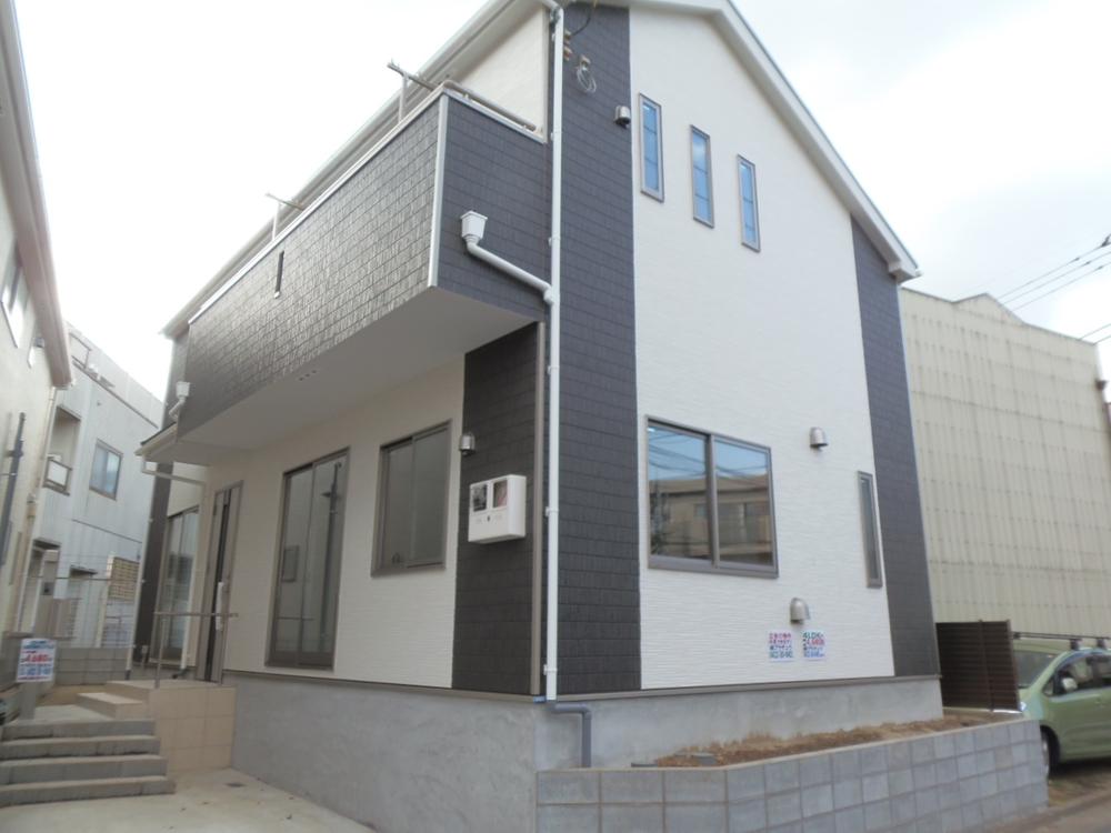 Local appearance photo. Local (11 May 2013) Shooting