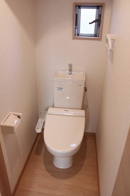 Toilet. Indoor (11 May 2013) Shooting