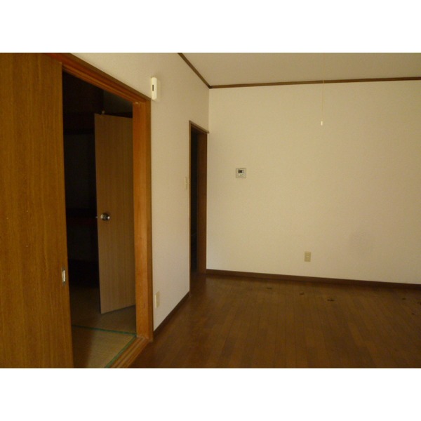 Living and room. Next door is a Japanese-style room.