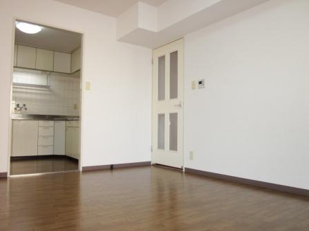 Living and room. The same type (inverted) reference photograph