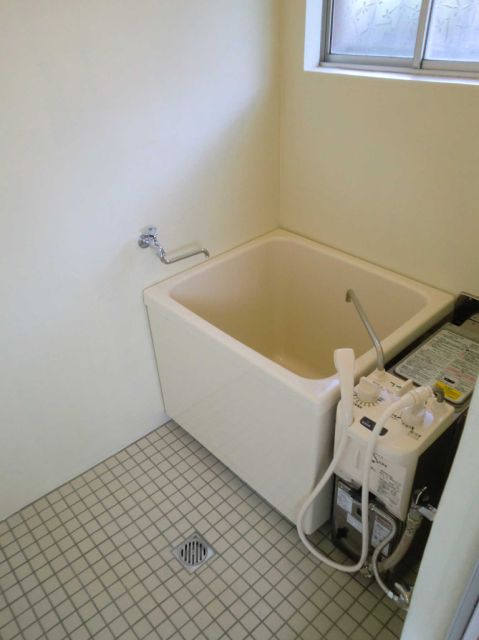 Bath. Bright bath with a window