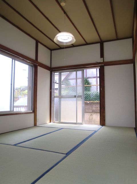 Living and room. Bright room with two-sided lighting