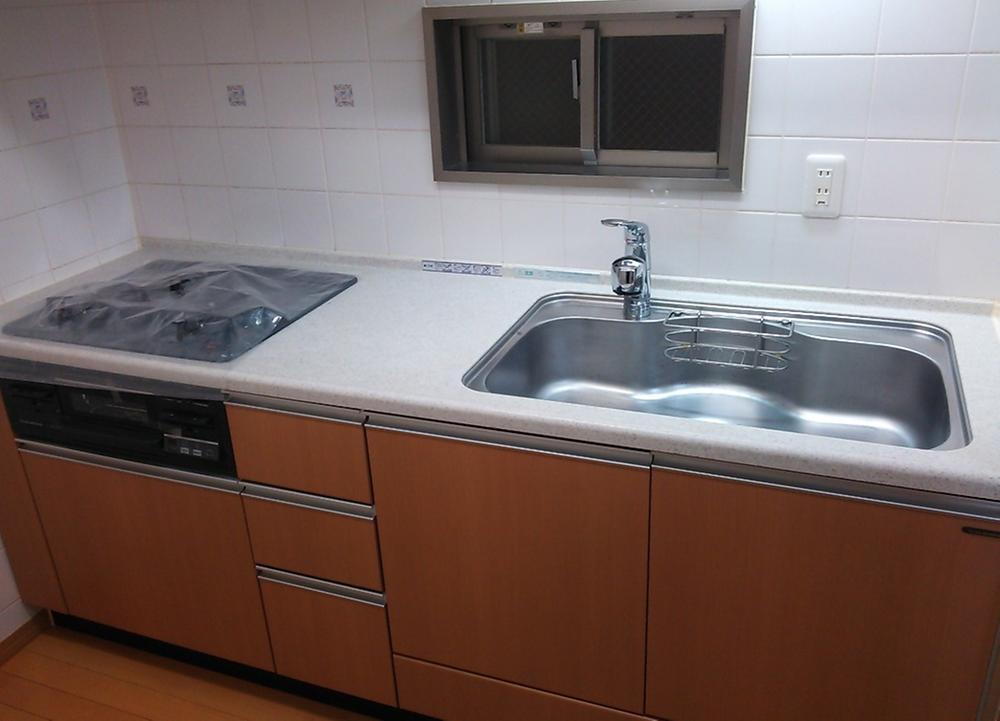 Kitchen. Indoor (11 May 2013) Shooting