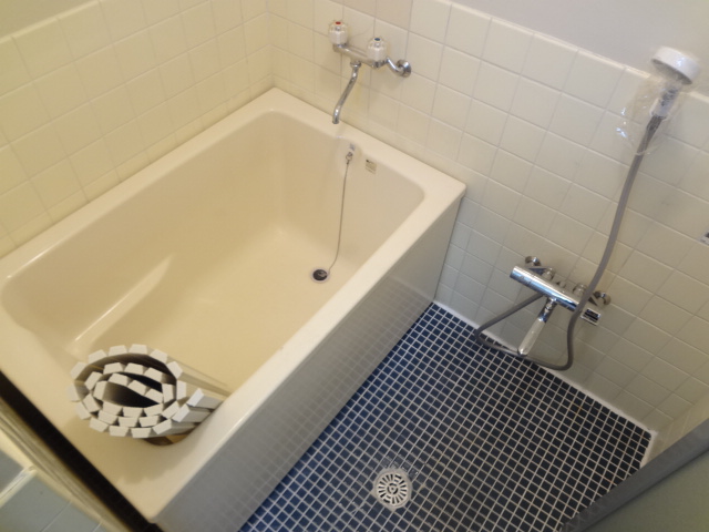 Bath. Independence is a wash basin with a dressing room