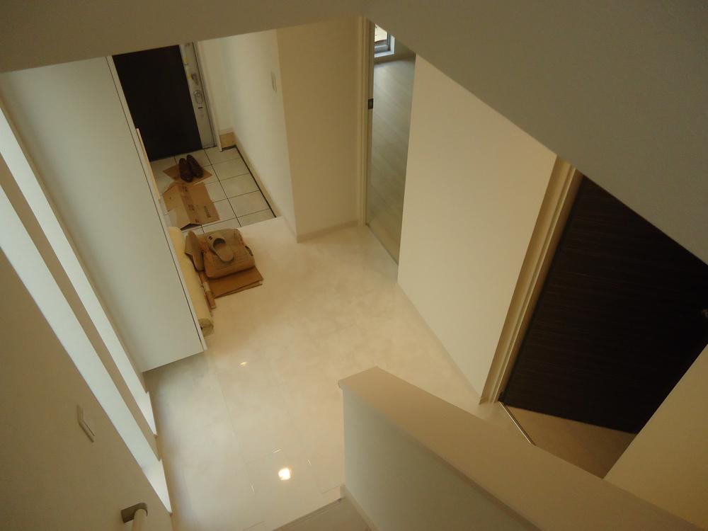 Other introspection. Marble entrance