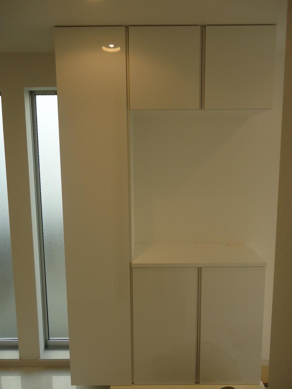 Receipt. Storage rich shoe box