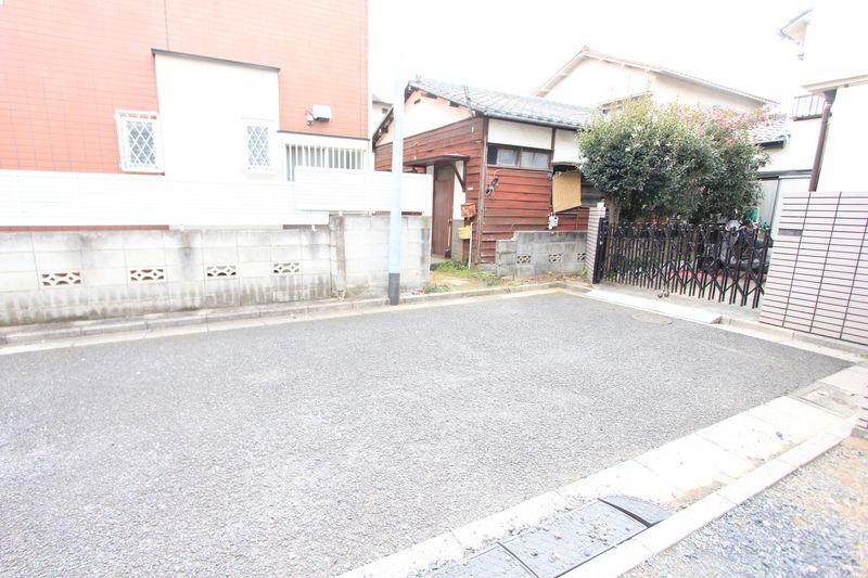 Local photos, including front road. Oizumigakuen Uchi