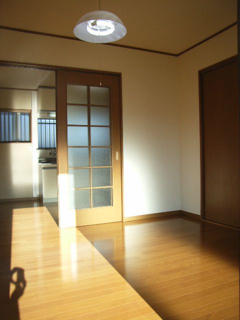 Living and room. ☆ Minis is "52.5% of the brokerage fee is rent." ☆