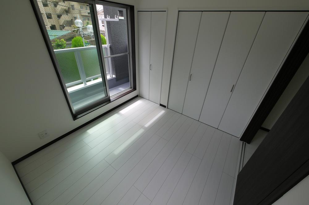 Same specifications photos (Other introspection). Same specifications