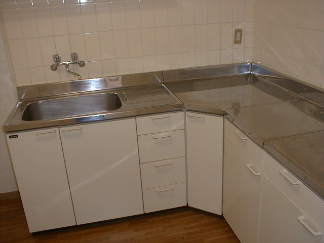 Kitchen. Independent of the L-shaped kitchen is very popular. 