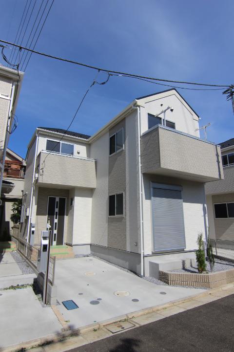 Local appearance photo. 4 Building