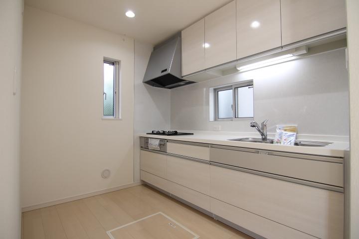 Kitchen. 4 buildings