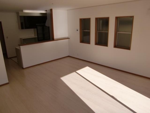 Living. Living is spacious 18 quires more. Because we are facing the south road, Day is very good.