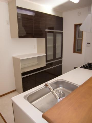 Kitchen. Cup board is a fashionable type of kitchen back. There is also a storage capacity.