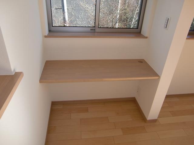 Same specifications photos (living). In the living room aside, This spacious PC space. It is convenient because there is also a wiring system.