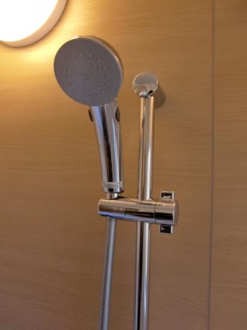 Same specifications photo (bathroom). Shower slide hook and big nozzle specifications. Families with children is so handy can height adjustment.